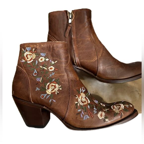 SHYANNE WOMEN'S MILLIE FLORAL EMBROIDERED BOOTIES - ROUND TOE SIZE 9.5 - Picture 1 of 10